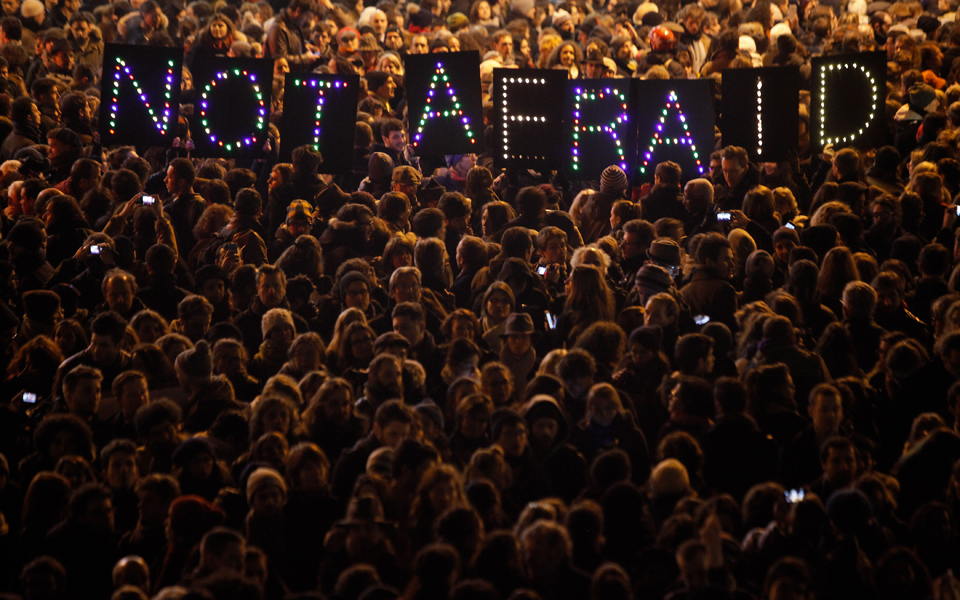 τέσσερα-κύματα-και-ένα-τσουνάμι-2131393