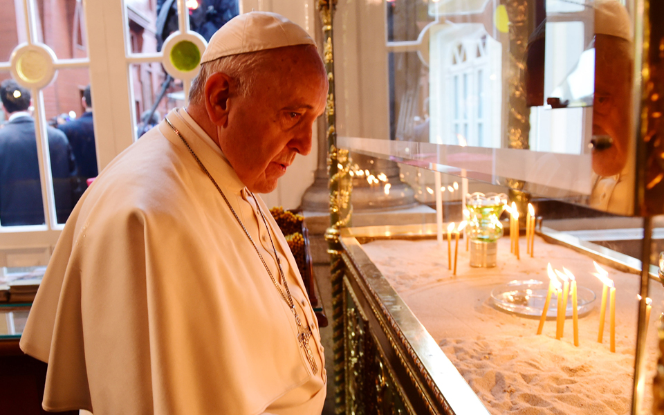 ο-πάπας-και-οι-eλληνες-2129608