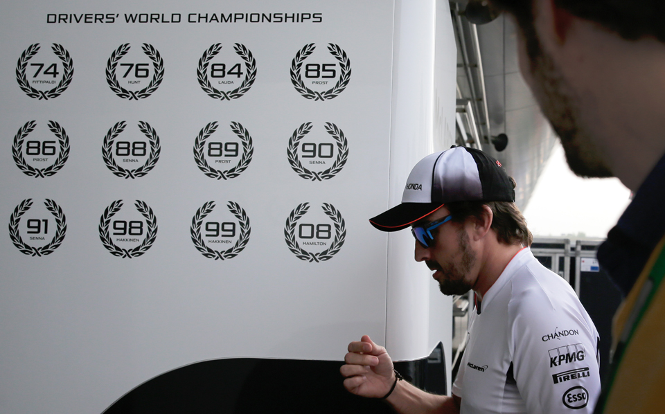 η-κίνα-δοκιμάζει-τις-αντοχές-της-μερσέ-2130521