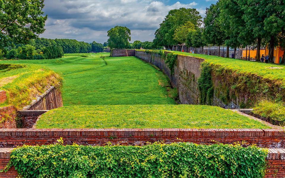 lucca-σαν-σκηνικό-σε-ταινία-εποχής-2131831