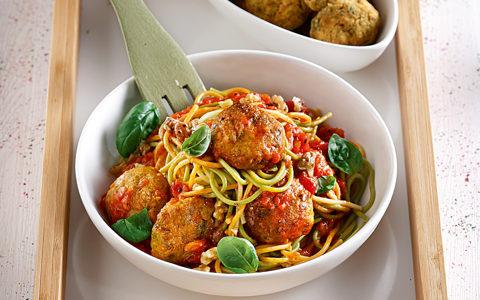 μακαρονάδα-με-κεφτεδάκια-από-φασόλια-2129107