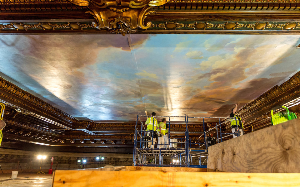 πετώντας-πάνω-απ-την-ακρόπολη-2130365