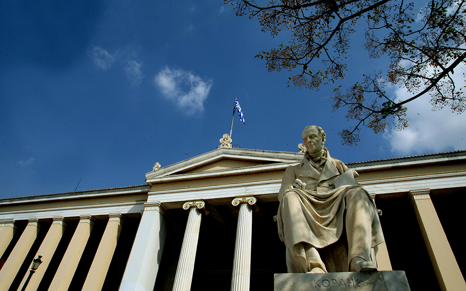 δεν-μειώνουν-φόρους-και-τέλη-για-τα-παν-2131063