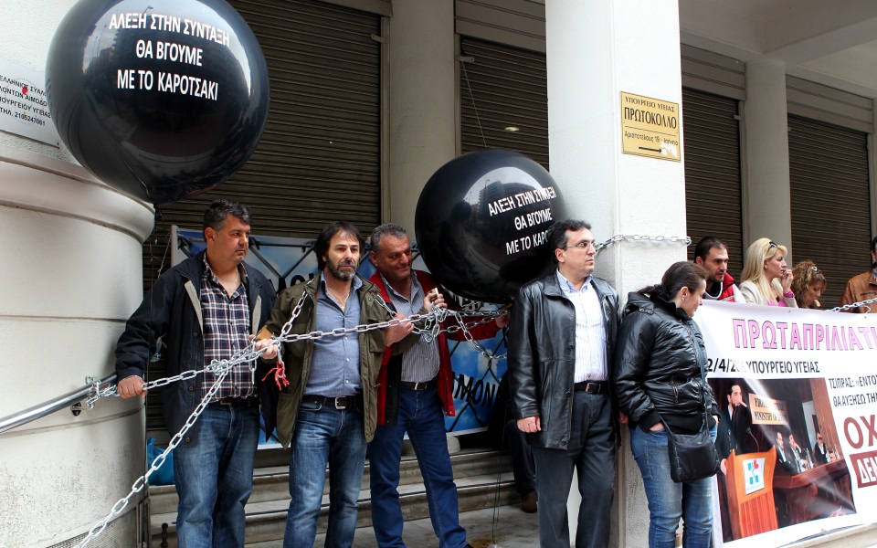 πυρά-κατά-πρωθυπουργού-από-ποεδην-για-2128542