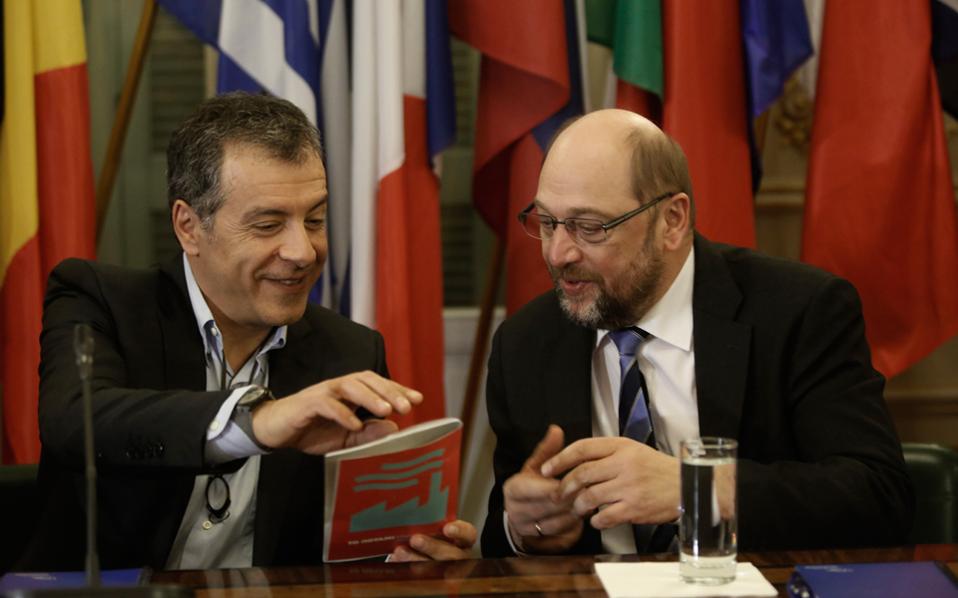 στ-θεοδωράκη-ερμαιο-του-λαϊκισμού-έχ-2129117