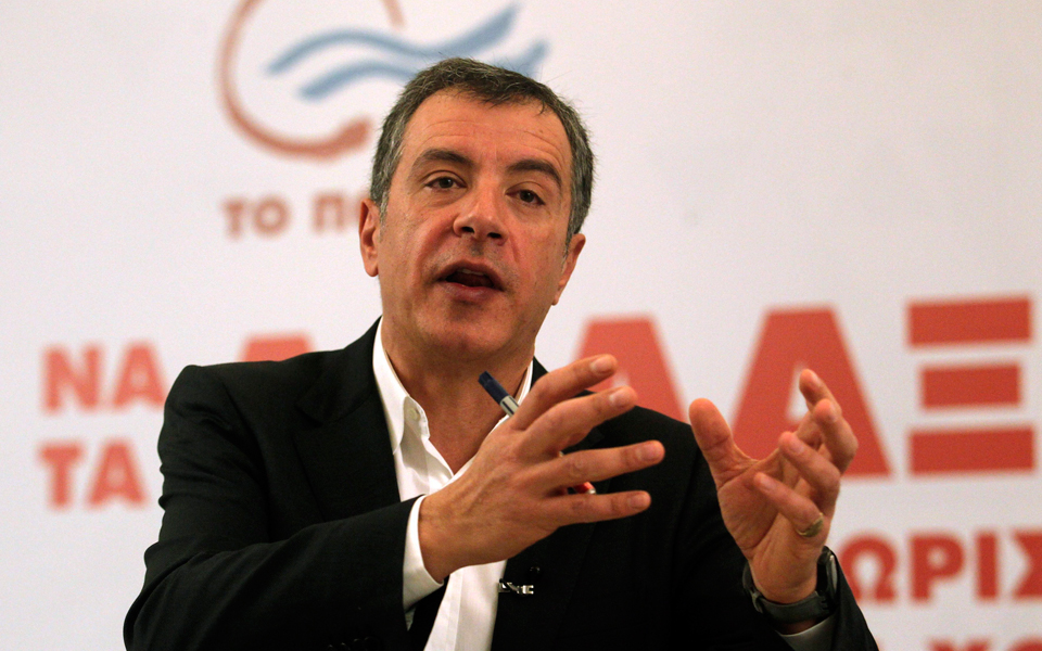 στ-θεοδωράκης-σε-ομοσπονδία-κομμάτων-2129668