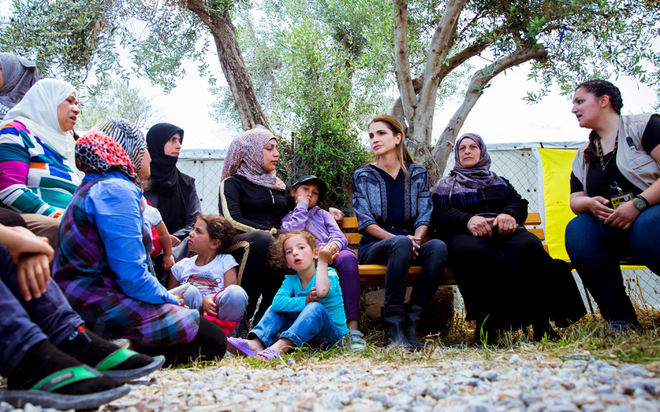 η-βασίλισσα-ράνια-στη-λέσβο-και-οι-άβολ-2131799