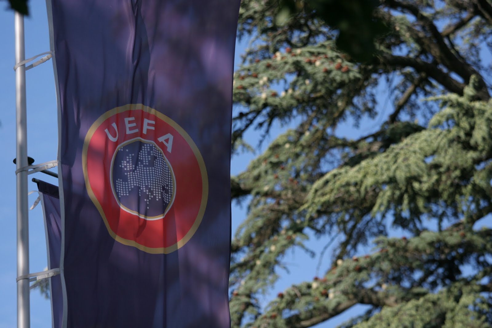 εφοδος-της-αστυνομίας-στην-uefa-2129231