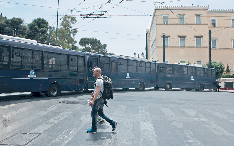 ο-συριζα-επανέφερε-τα-κάγκελα-που-πετο-2132909