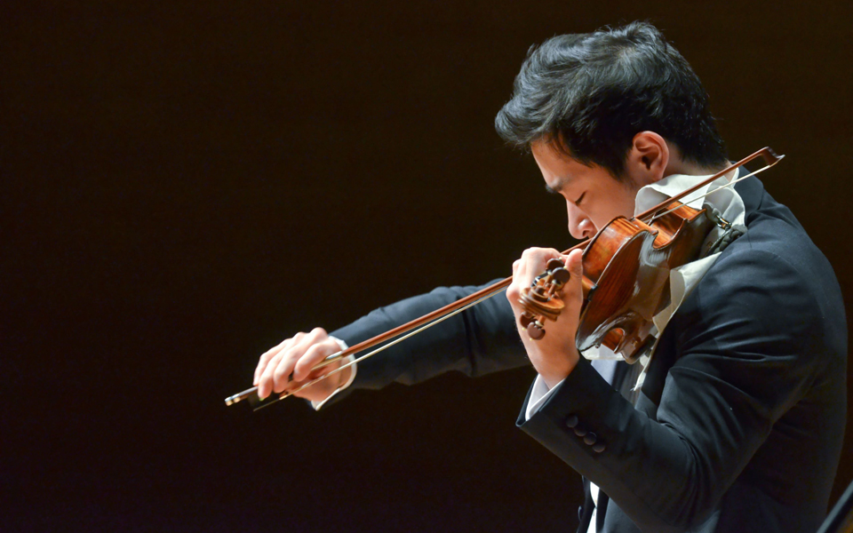 h-αποθεωτική-υποδοχή-του-iάπωνα-σολίστα-2134571