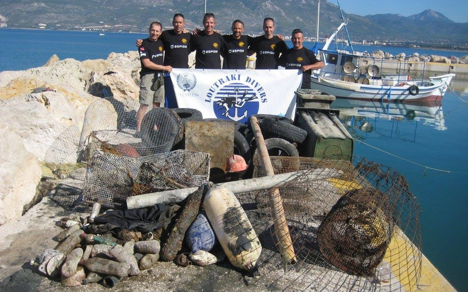 εθελοντές-δύτες-καθαρίζουν-τον-βυθό-α-2134752