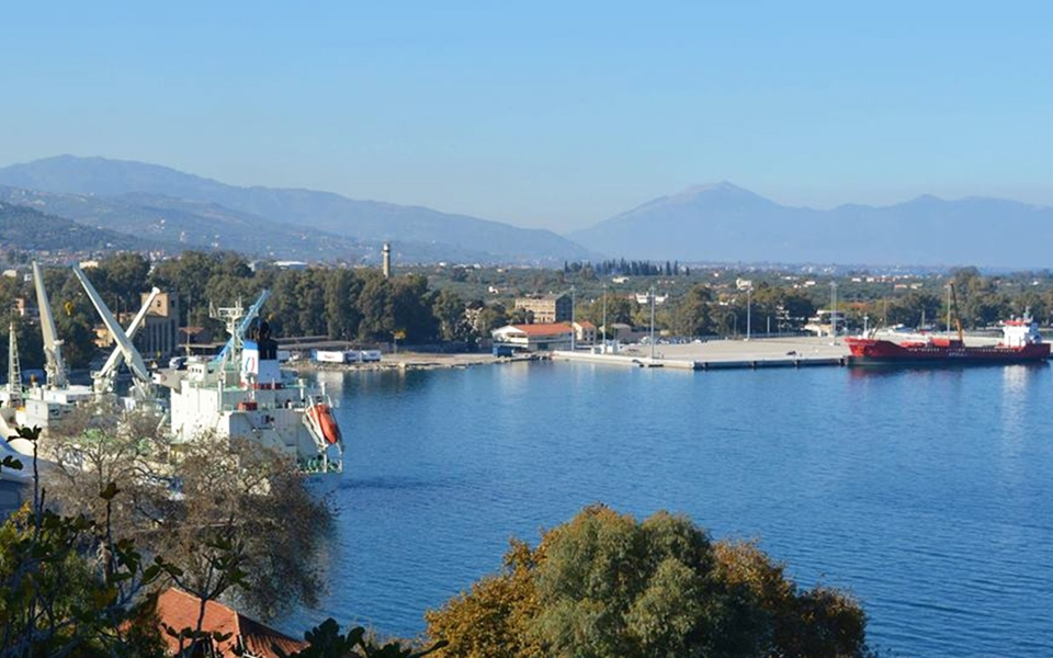 με-το-βλέμμα-στραμμένο-στα-έργα-η-αιγια-2135830