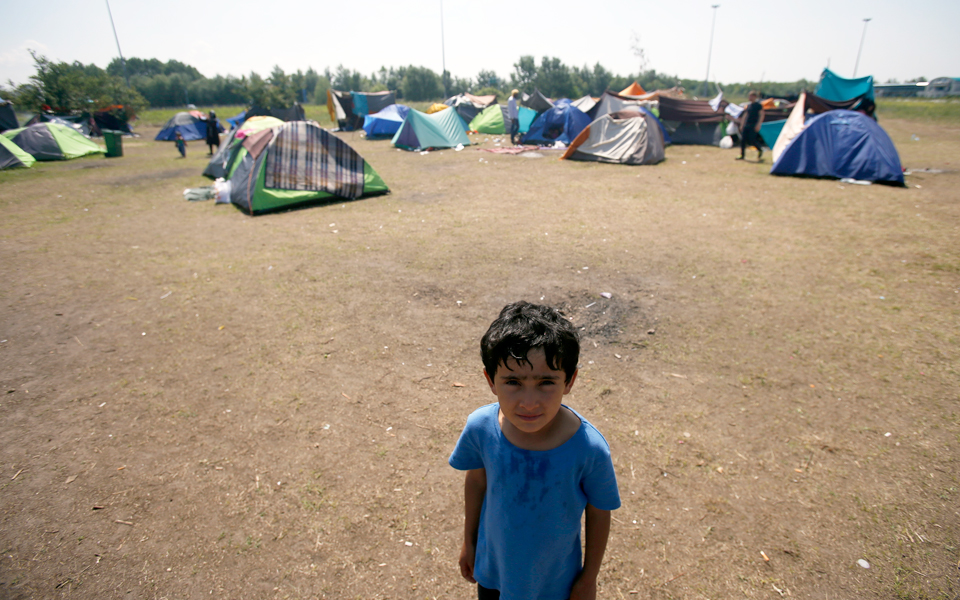 η-ουγγαρία-ενισχύει-τον-φράχτη-στη-σερ-2136155