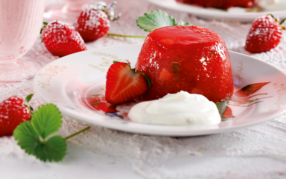 ζελέ-φράουλας-συνοδεία-κρέμας-τυριού-2134177