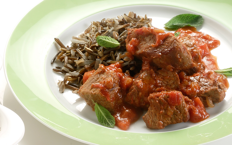 μοσχάρι-κοκκινιστό-light-με-άγριο-ρύζι-2133426