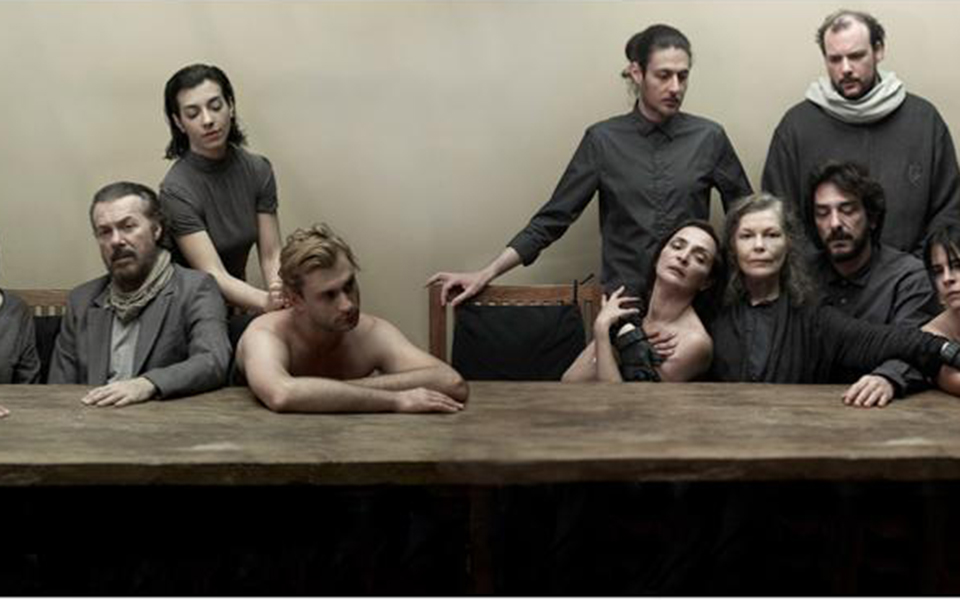 ολη-η-αθήνα-μια-σκηνή-2133881