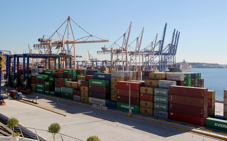 το-λόμπι-οι-ώρες-και-το-λιμάνι-2133775