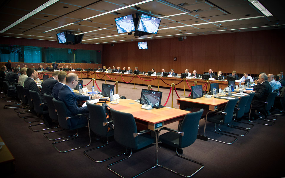 με-πολλές-ουρές-η-συμφωνία-του-eurogroup-2135921