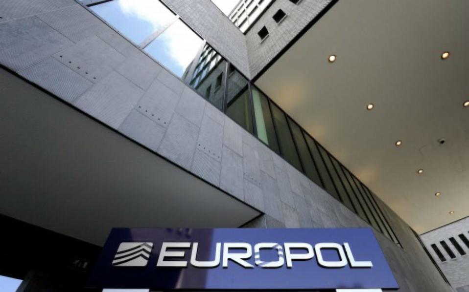europol-interpol-πάνω-από-5-δισ-τα-κέρδη-των-διακινητ-2134116