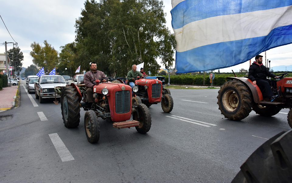 με-επιστροφή-στα-μπλόκα-απειλούν-οι-2134478