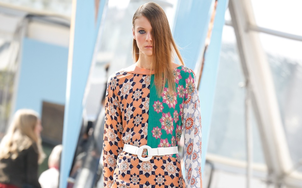 μοντέρνα-looks-φορέματα-με-prints-2134108