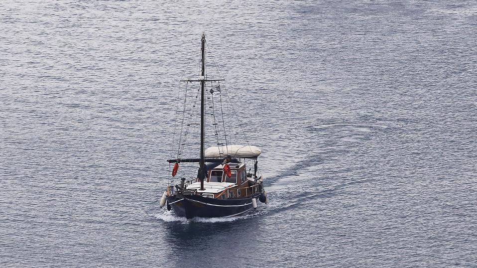 τα-καΐκια-πεθαίνουν-στη-στεριά-2135965