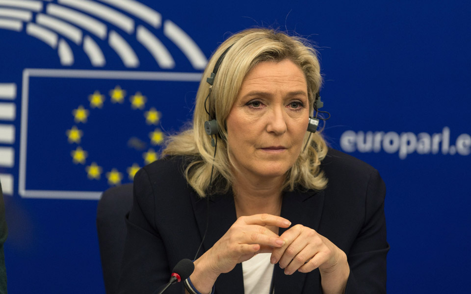 μαρίν-λεπέν-από-τα-αριστερά-2134837