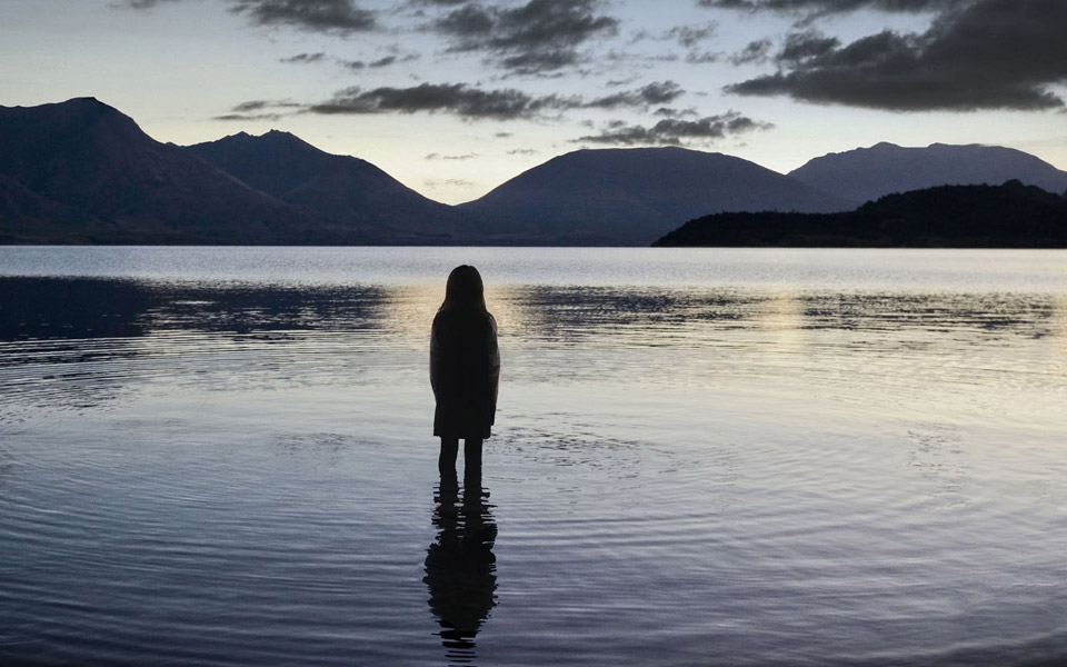 ερχεται-στην-ερτ2-το-μυστικό-της-λίμνη-2134640