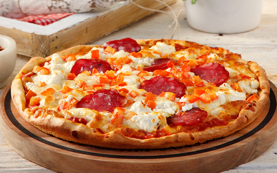πίτσα-με-ντομάτα-ξινοτύρι-μπούκοβο-κα-2136073