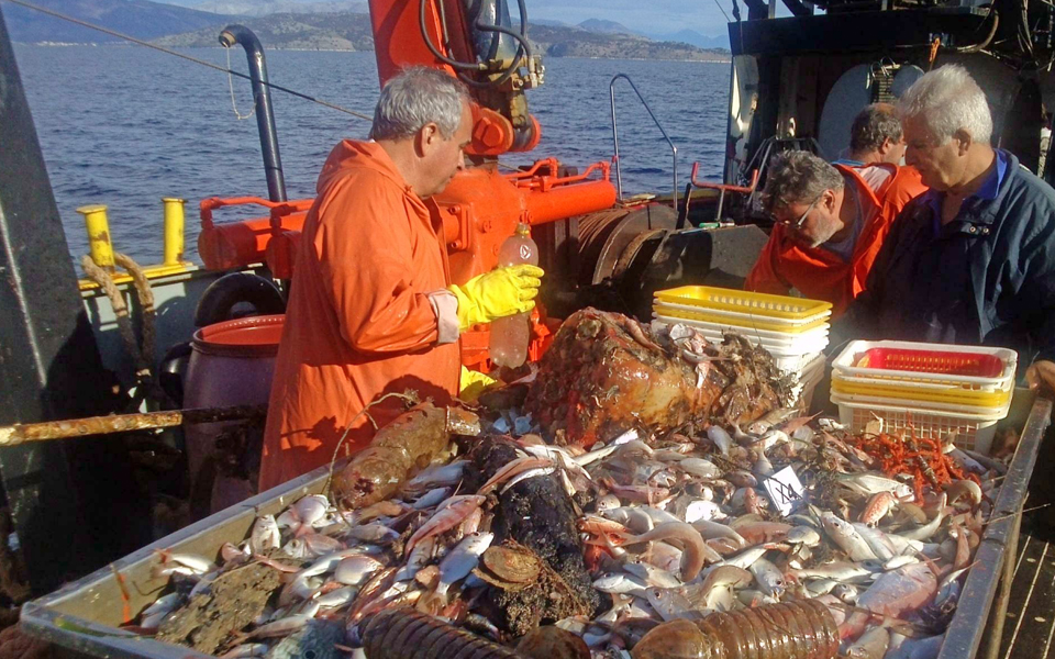 ψαρεύοντας-πλαστικά-στις-θάλασσες-2133825