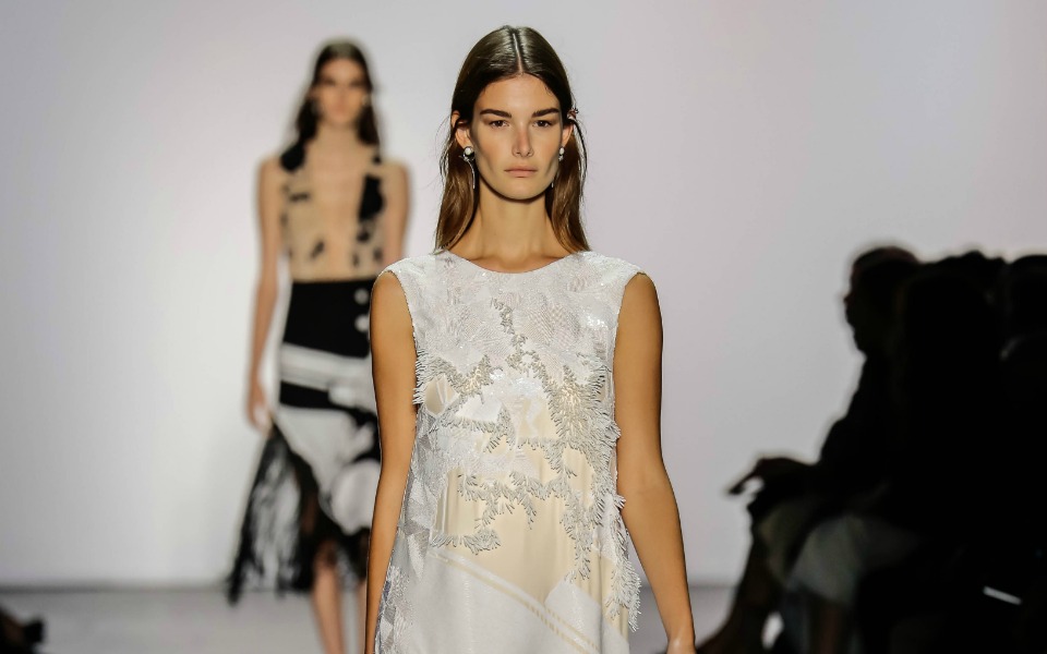 λευκά-φορέματα-tο-must-της-καλοκαιρινής-γκ-2136078