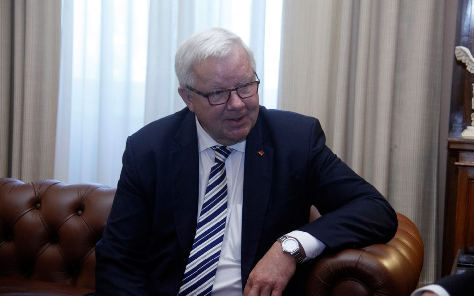 μίχαελ-φουξ-με-λιτότητα-προκαλείς-ανά-2134822