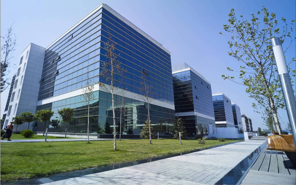 βίους-αντίθετους-διάγουν-αλβανία-και-2133789