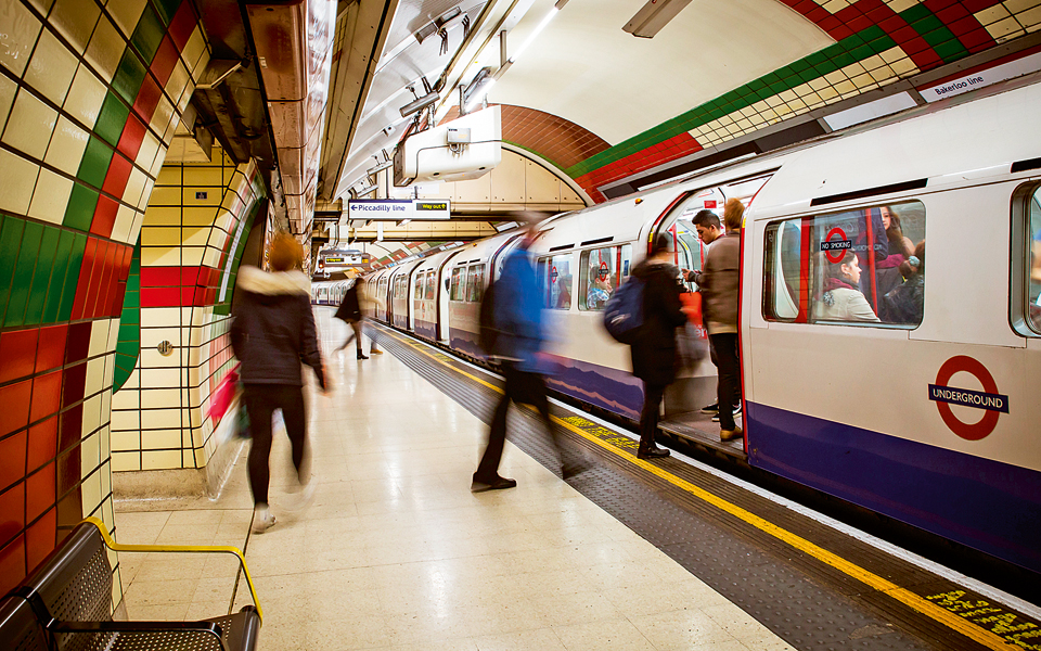 μεταμεσονύχτιες-διαδρομές-2135706