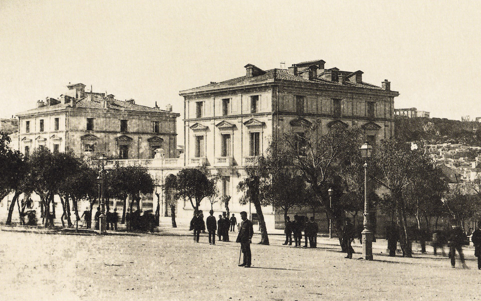 η-πόλη-και-ο-πλάνης-χρονογράφος-της-2135653