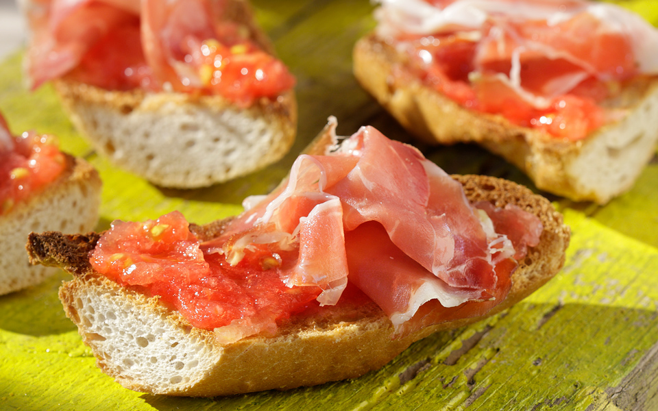 τάπας-με-jamon-χαμόν-και-ντομάτα-2136077
