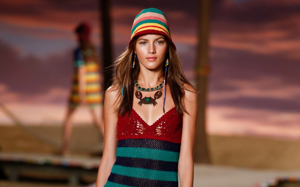 beachwear-τα-κομμάτια-που-δίνουν-στιλ-στην-παρ-2136080