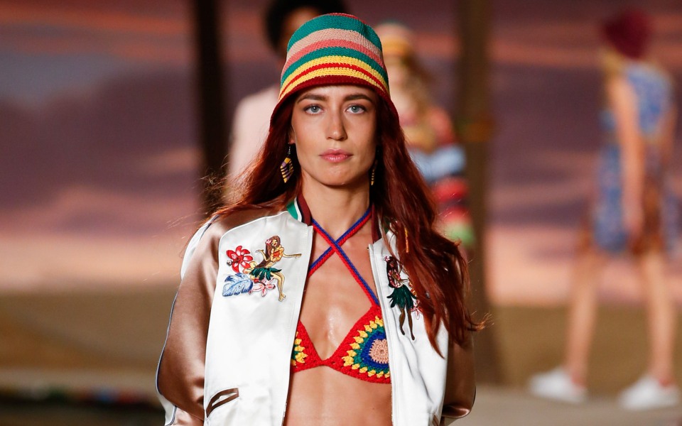 στιλ-στην-παραλία-μοντέρνα-μαγιό-2133123