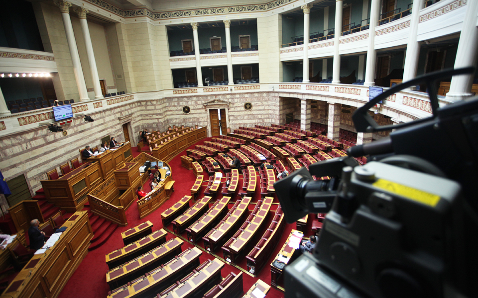 υποχώρηση-μέσω-τροπολογιών-2136659