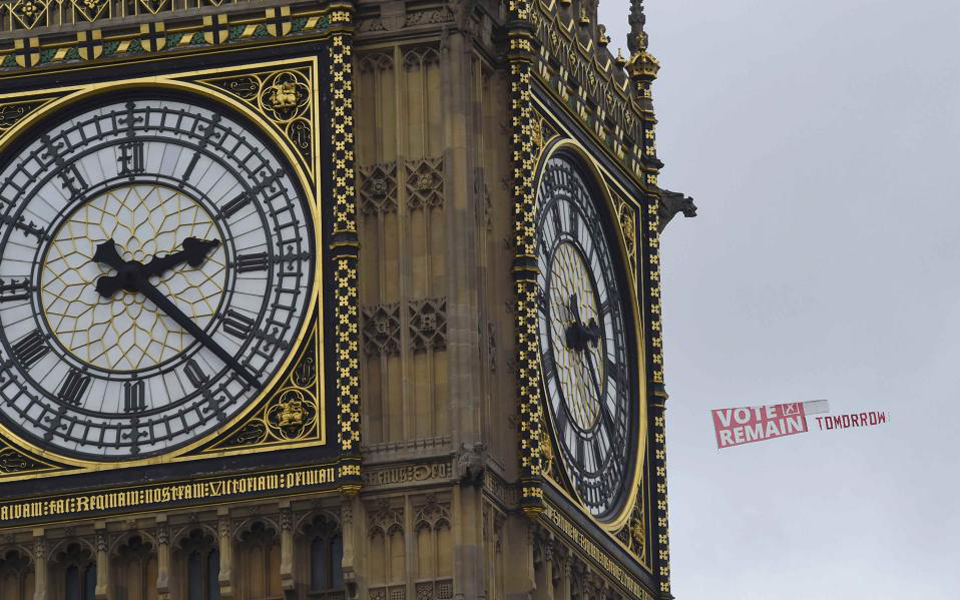 ο-κτύπος-του-big-ben-η-χειραψία-παππά-βελκου-2139387