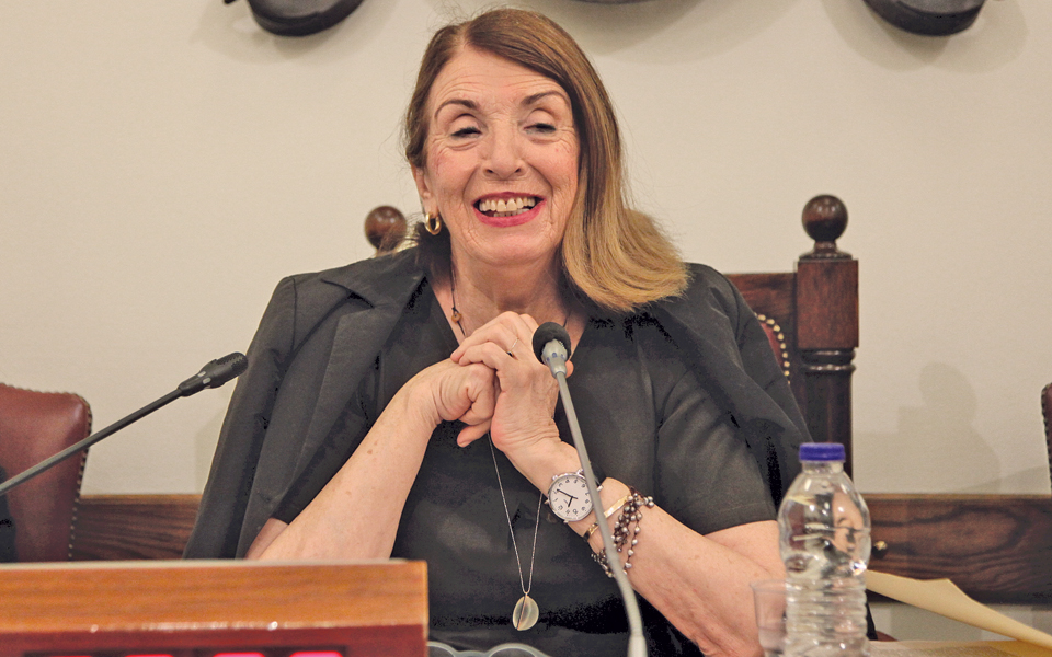 ωραία-λουλούδια-κι-άσπρα-ως-ταίριαζαν-2138917