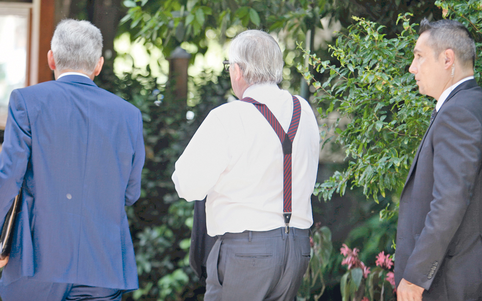 μονοκατοικία-με-πισίνα-και-playroom-2139300