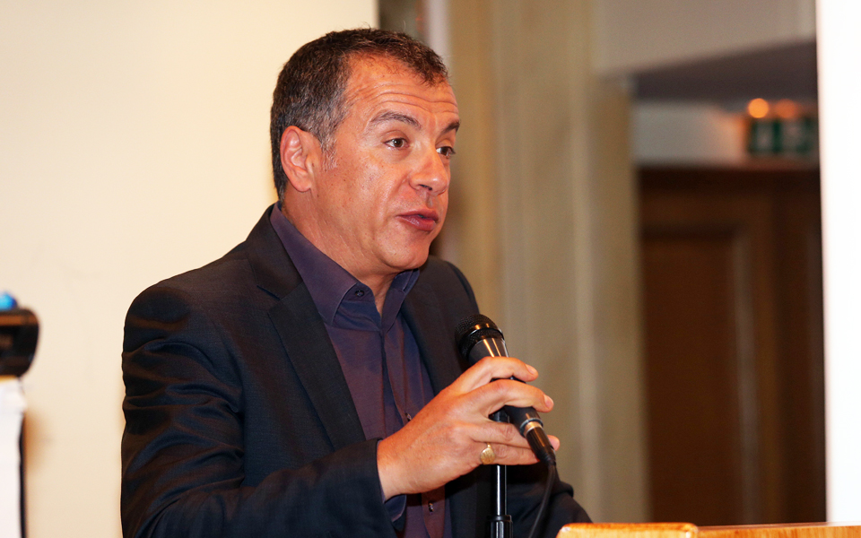 κριτική-θεοδωράκη-κατά-ν-δ-για-το-μπόνο-2139420