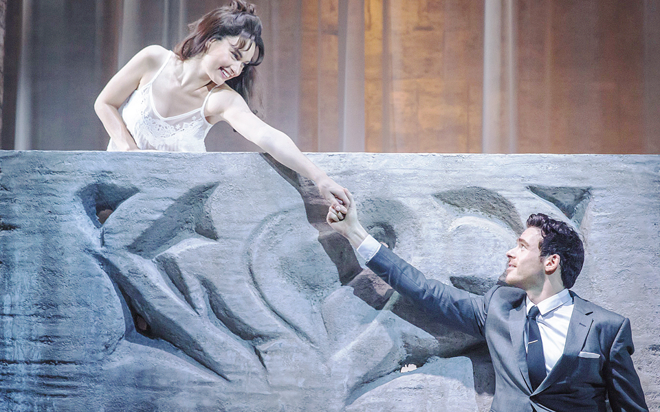 σε-ζωντανή-μετάδοση-από-το-λονδίνο-του-b-2139855