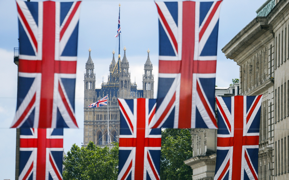 σε-πλήρη-εξέλιξη-η-καταιγίδα-του-brexit-2140165