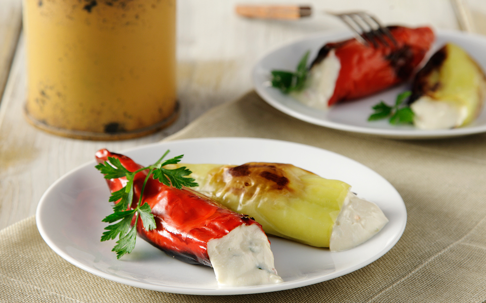 πιπεριές-στο-φούρνο-γεμιστές-με-σπιτι-2137852