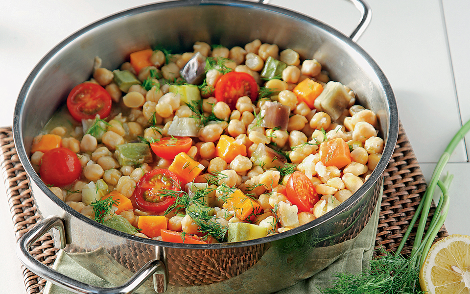 ρεβίθια-με-λαχανικά-στην-κατσαρόλα-2140062