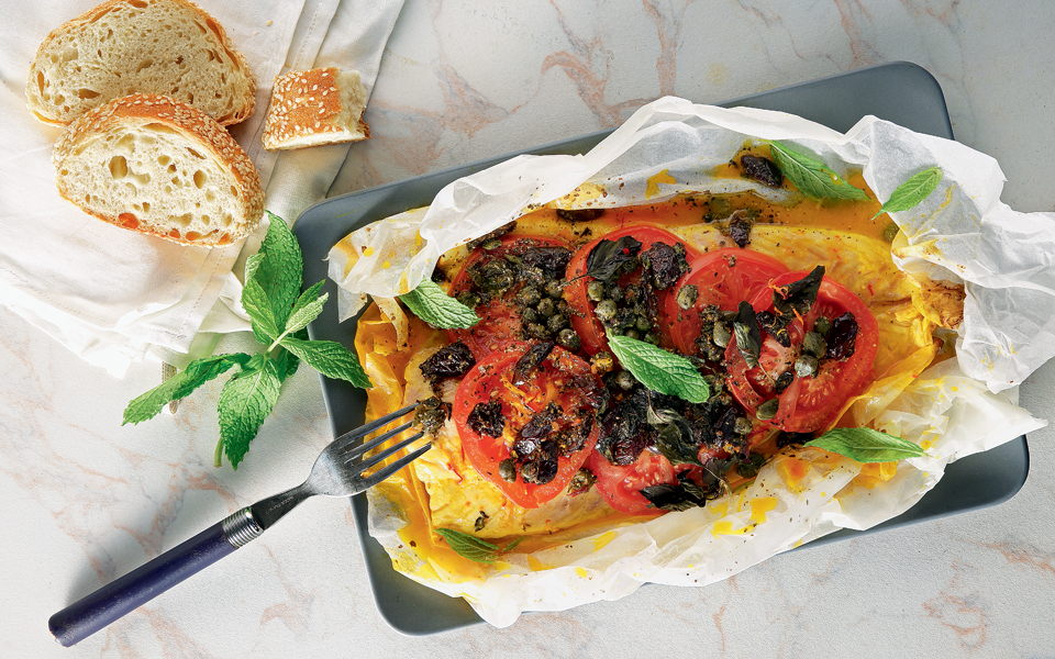 φέτες-ψαριού-με-κάππαρη-και-ελιές-στη-λ-2140063