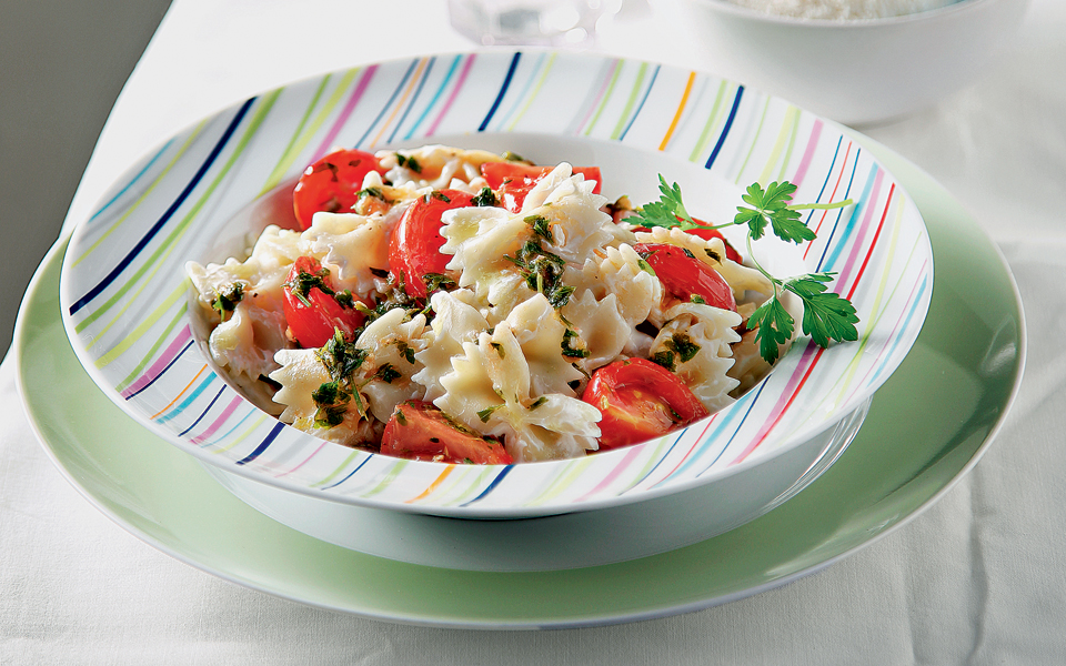 φιογκάκια-με-ντοματίνια-μαϊντανό-και-2140060