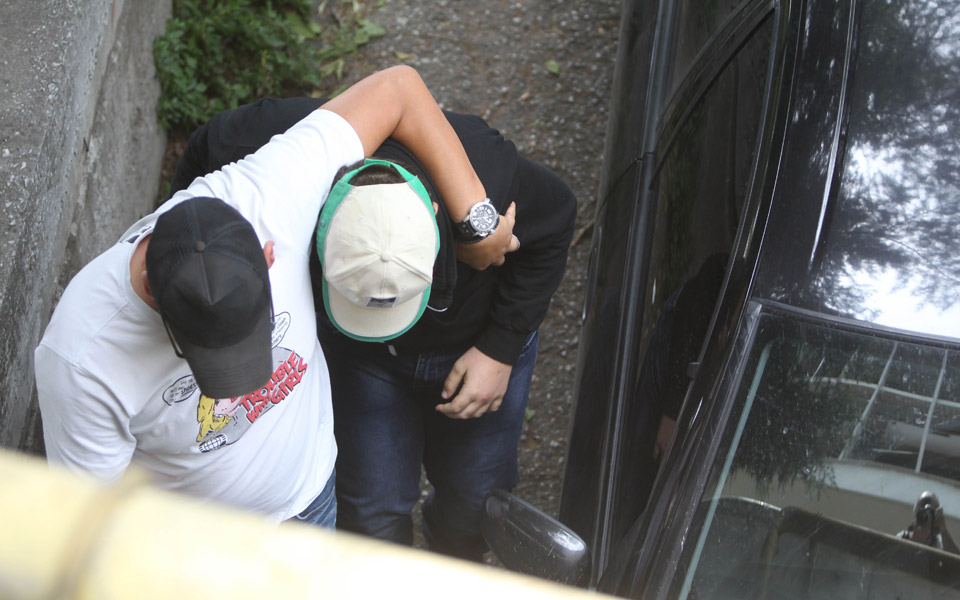 ελεύθερος-με-περιοριστικούς-όρους-ο-α-2138369